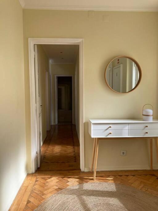 Apartamento Bem Localizado Para Familias & Amigos Apartment Lisbon Exterior photo