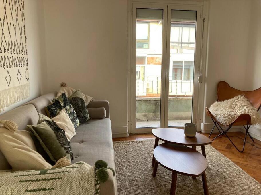 Apartamento Bem Localizado Para Familias & Amigos Apartment Lisbon Exterior photo