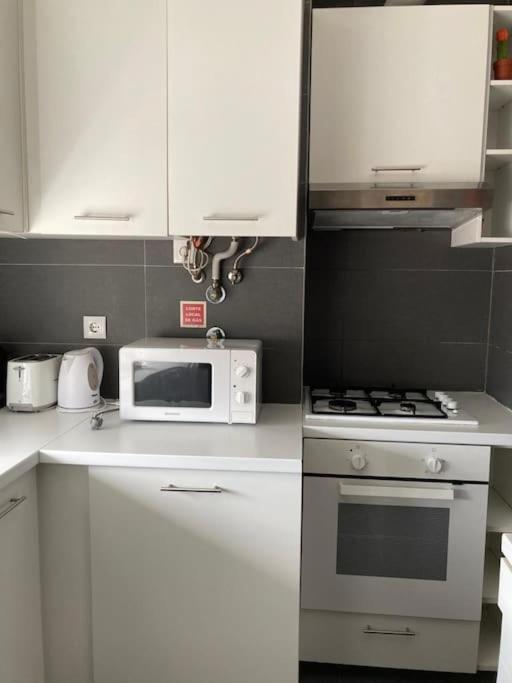 Apartamento Bem Localizado Para Familias & Amigos Apartment Lisbon Exterior photo